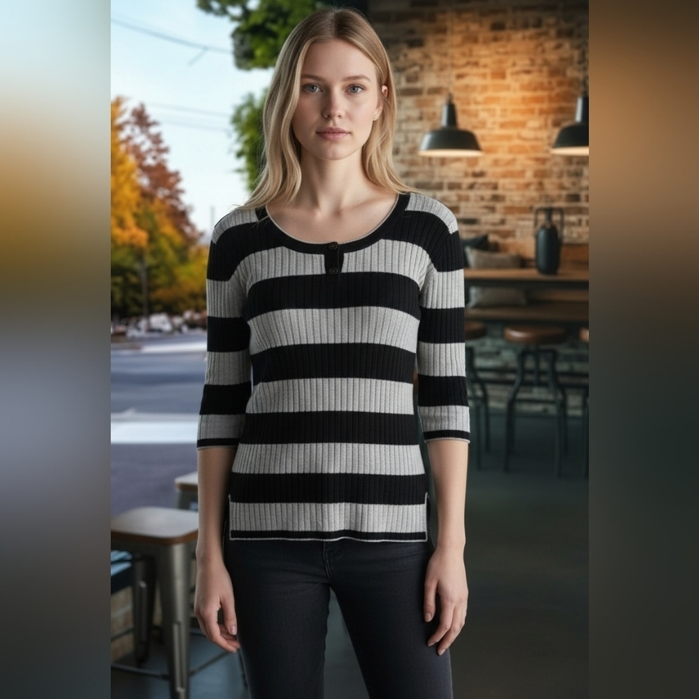 Women's Black/Gray Strip Stylish Short Sleeve Liz Claiborne Sweater Small EUC